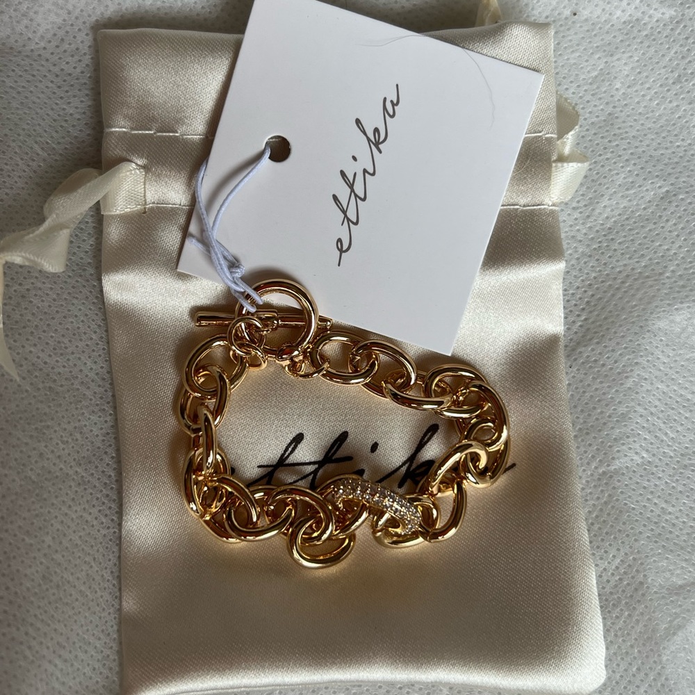 Ettika 18k gold plated chain toggle bracelet - Picture 4 of 4
